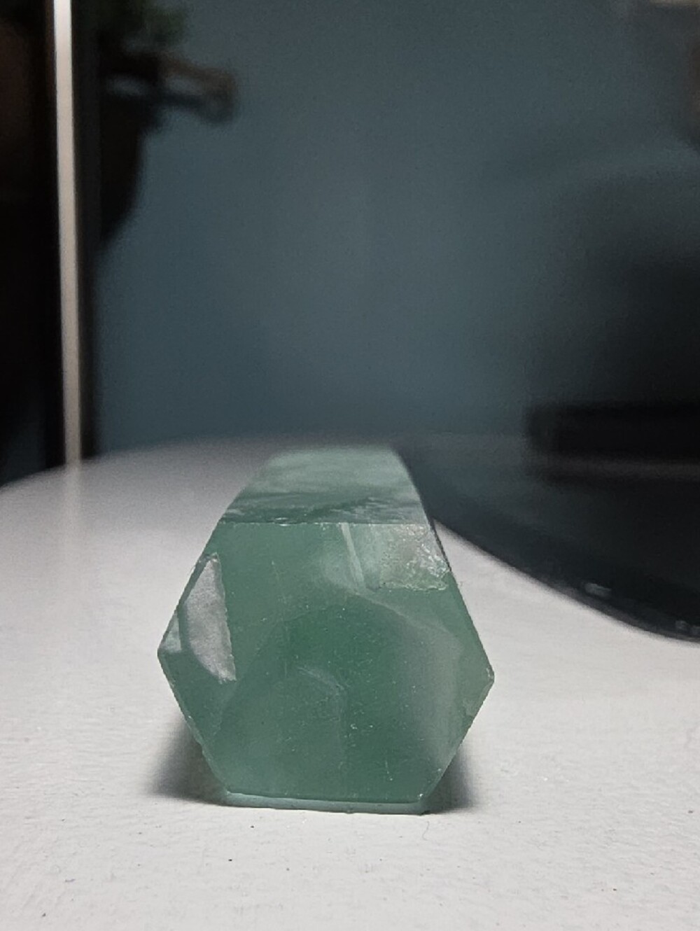This is a green fluorite crystal tower - Picture 5 of 9